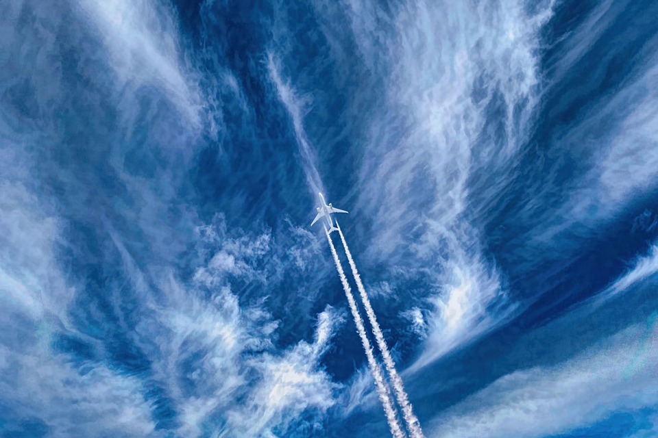 Plane+and+contrail